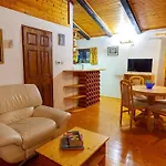 Apartament Romantic For Two With A Pool