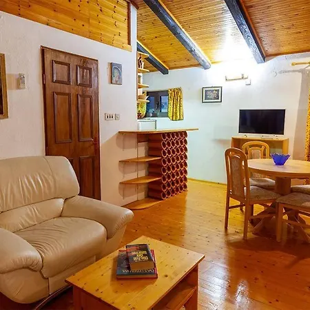 Apartament Romantic For Two With A Pool